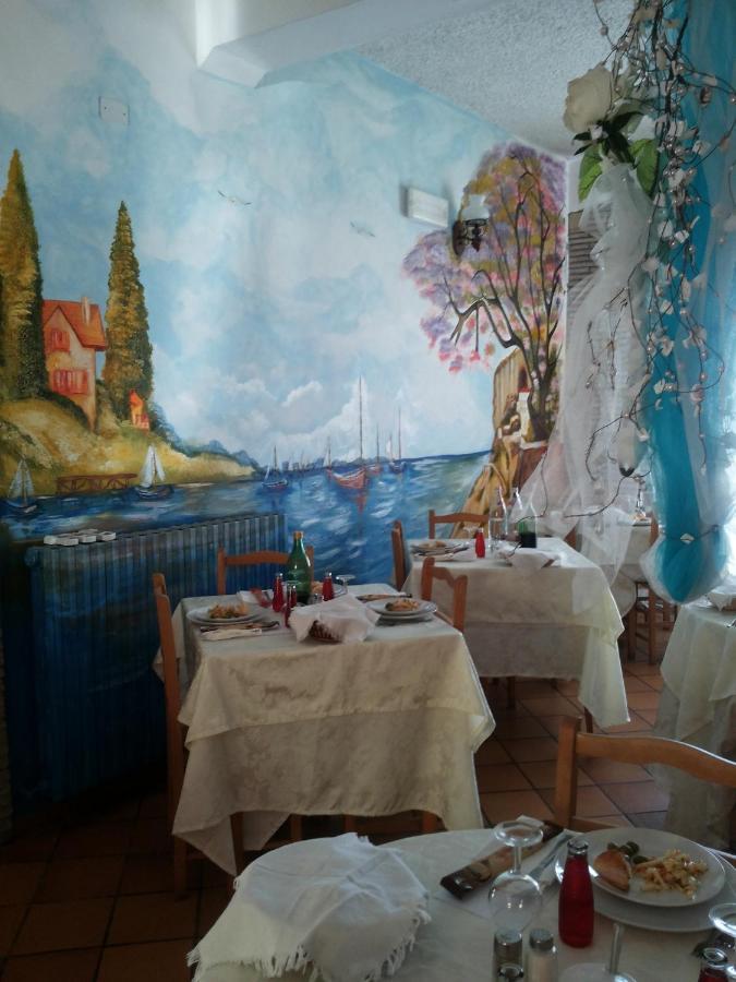 Hotel Villa Laura リミニ エクステリア 写真