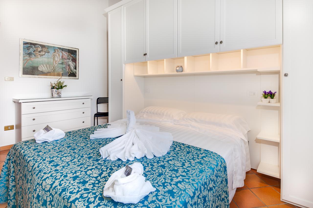 Hotel Villa Laura リミニ エクステリア 写真