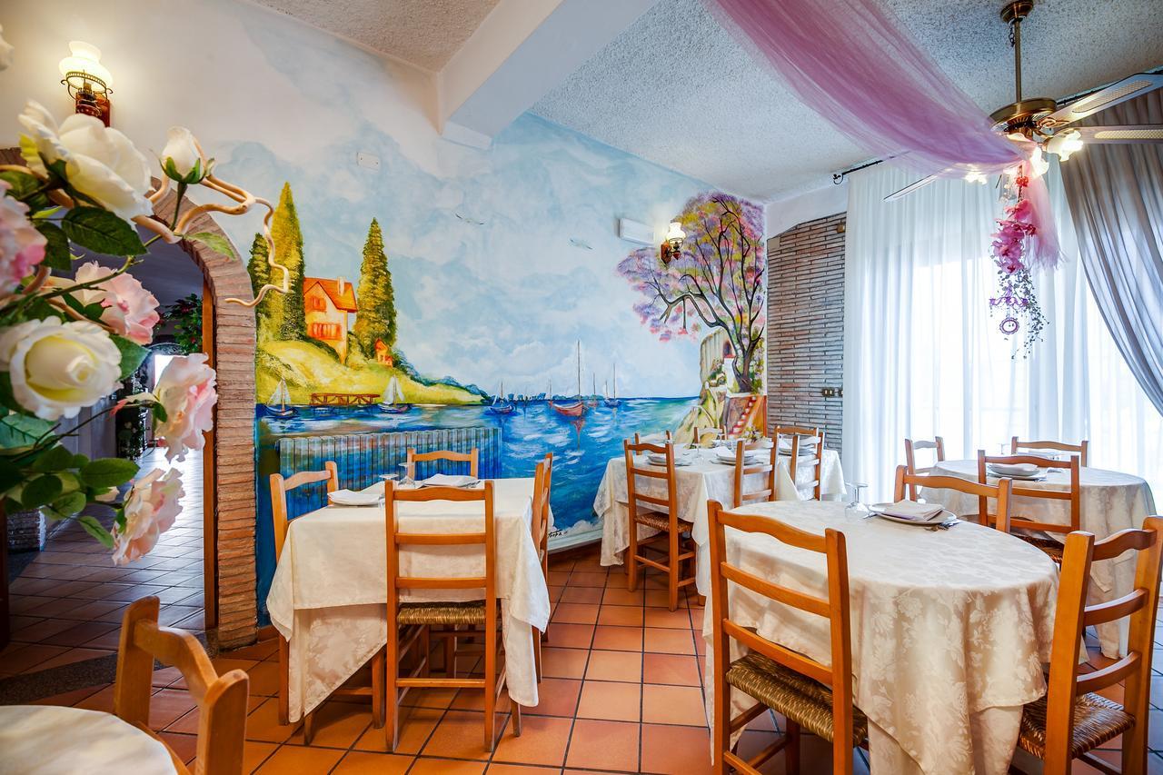 Hotel Villa Laura リミニ エクステリア 写真