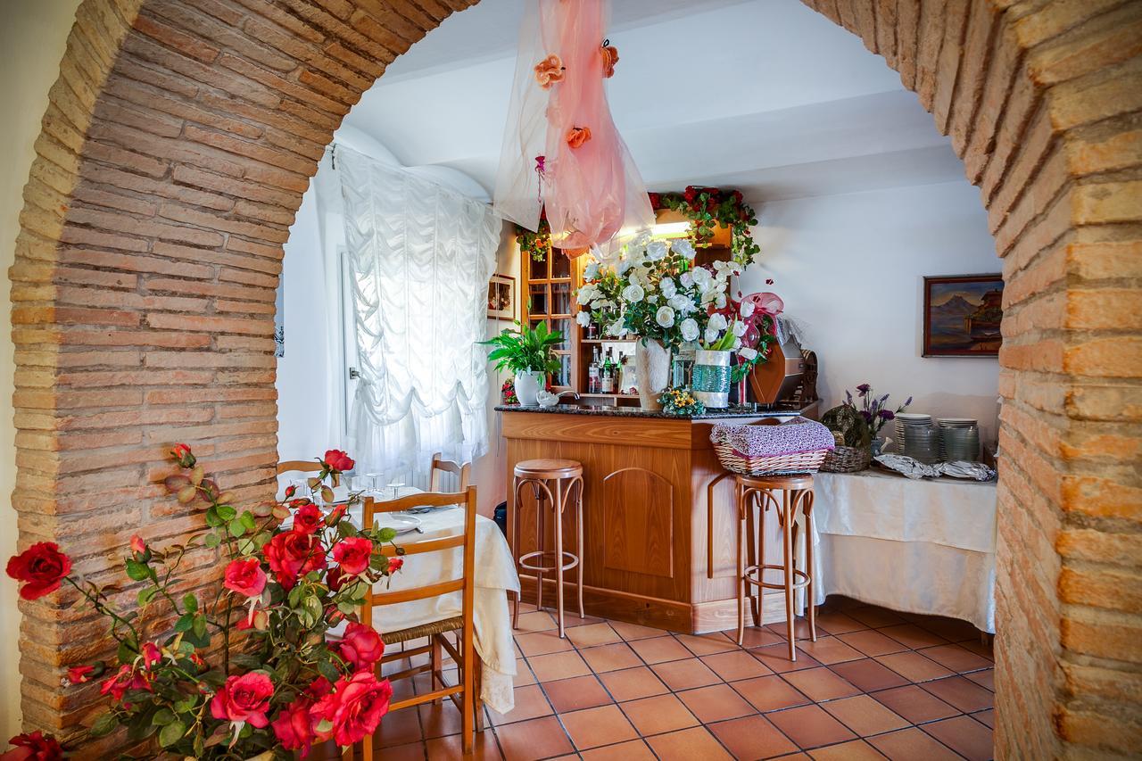 Hotel Villa Laura リミニ エクステリア 写真