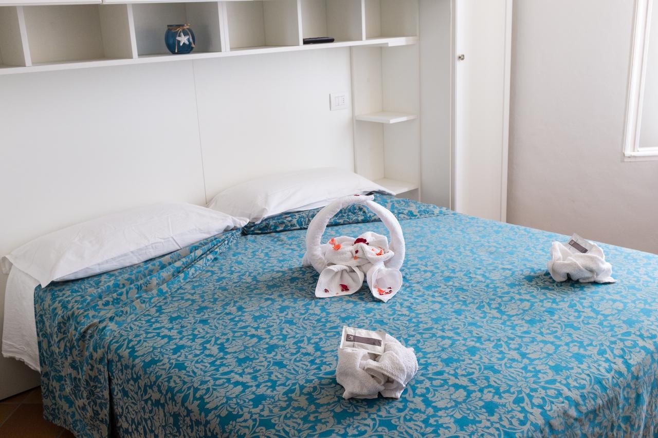 Hotel Villa Laura リミニ エクステリア 写真