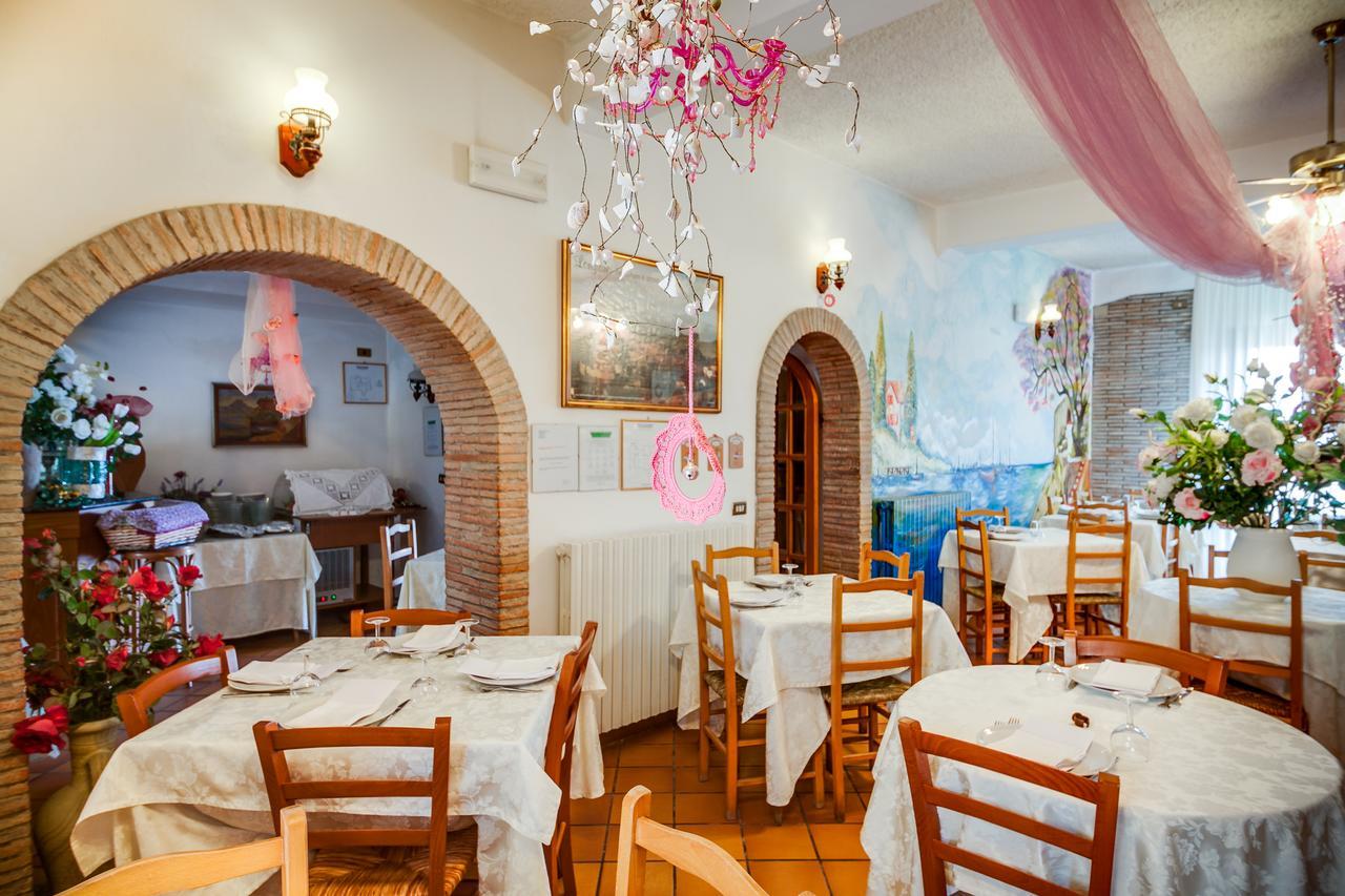 Hotel Villa Laura リミニ エクステリア 写真